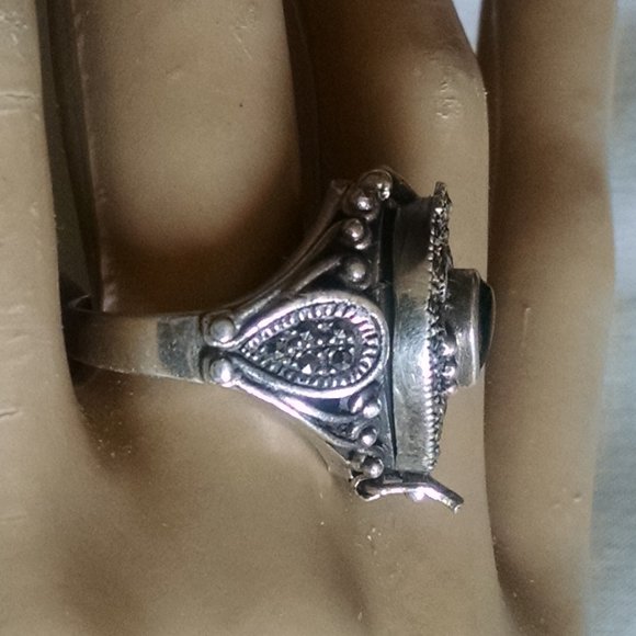 Vintage Unique Rare Collectible Poison Black Onyx Marcasite Gemstone Ring - Picture 10 of 12